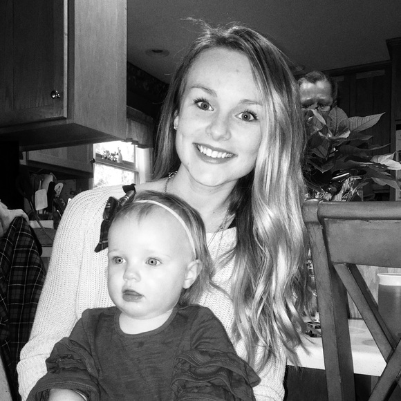 Meet your Posher, Kiersten - Picture 4 of 4